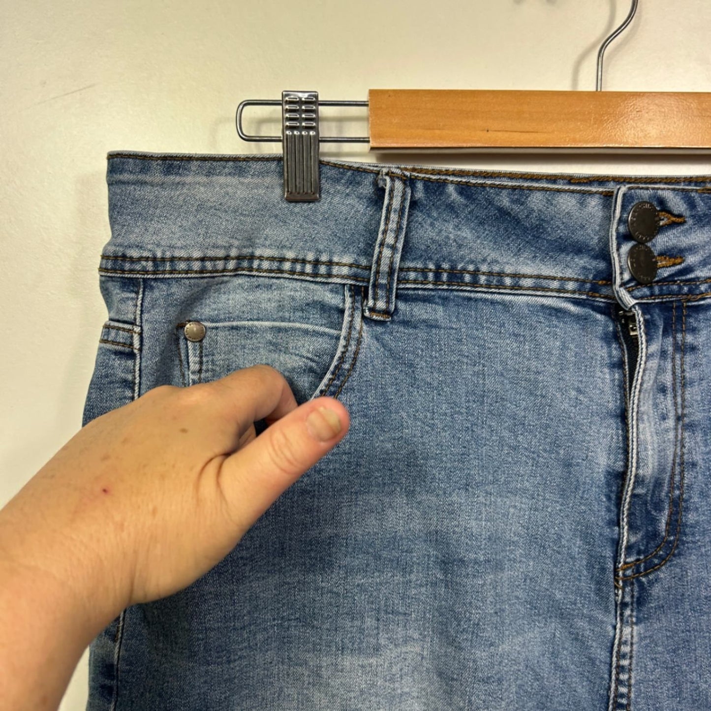 City Chic Denim Womens Blue Cotton Blend Jean Shorts Size 16