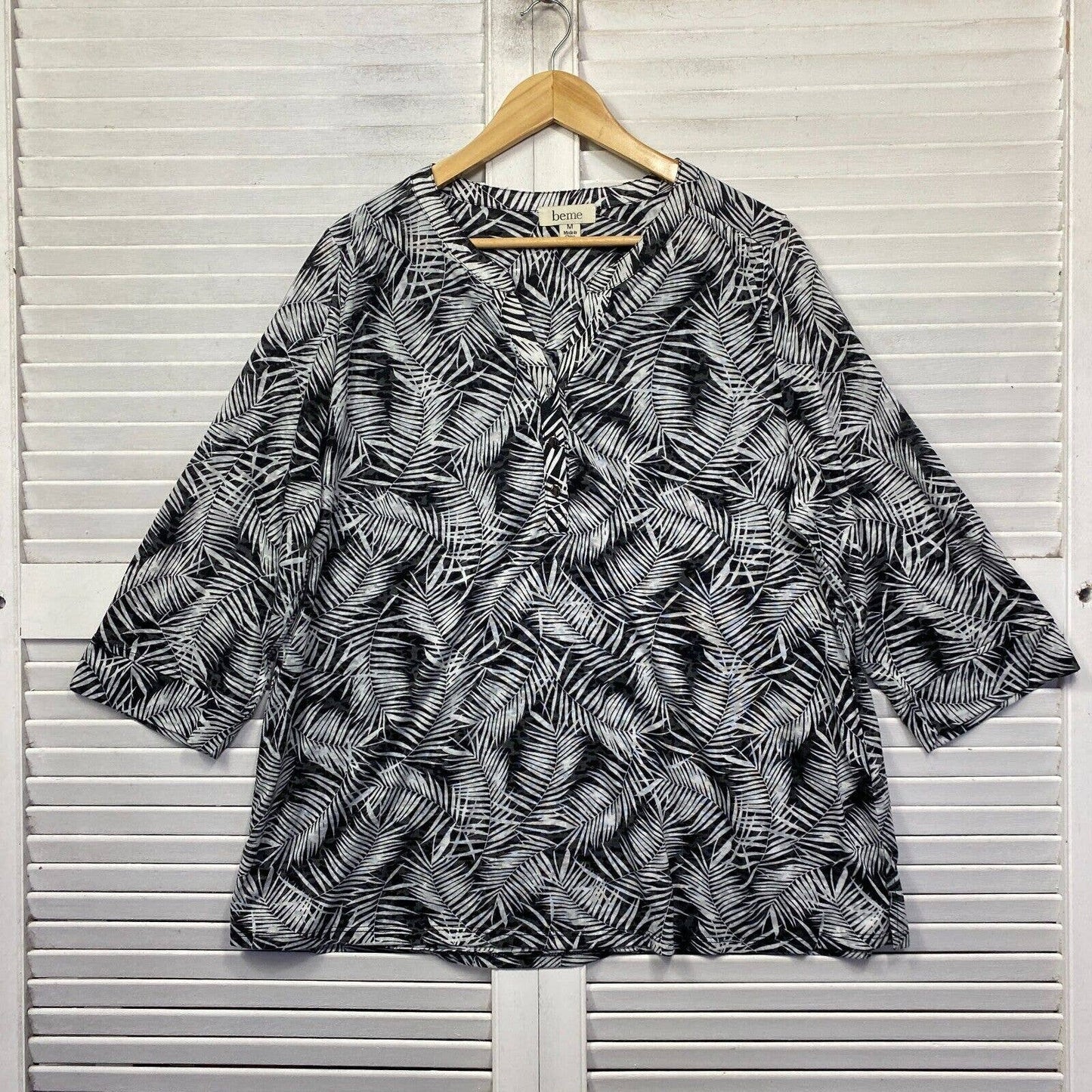 Beme Top Womens Medium 20 Plus Black White Floral Leaf Long Sleeve Viscose Blend