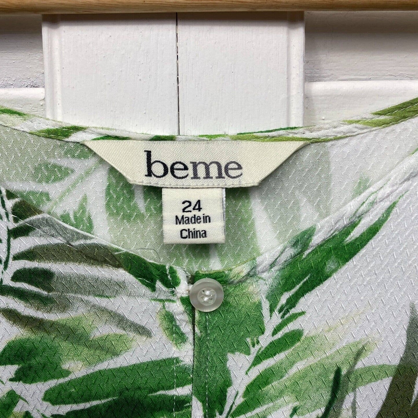 beme Top Womens 24 White Green Floral Leaf Plus Size Short Sleeve Pleated