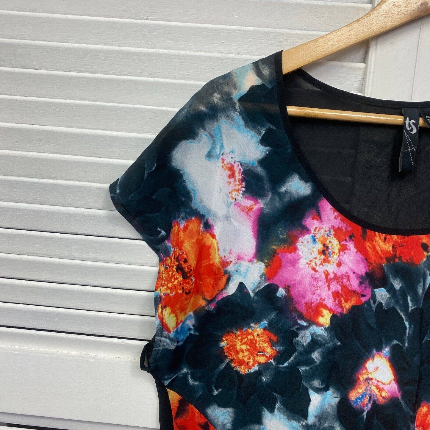 Taking Shape Top Womens 14 Plus Size Multicoloured Floral Tunic Short Sleeve