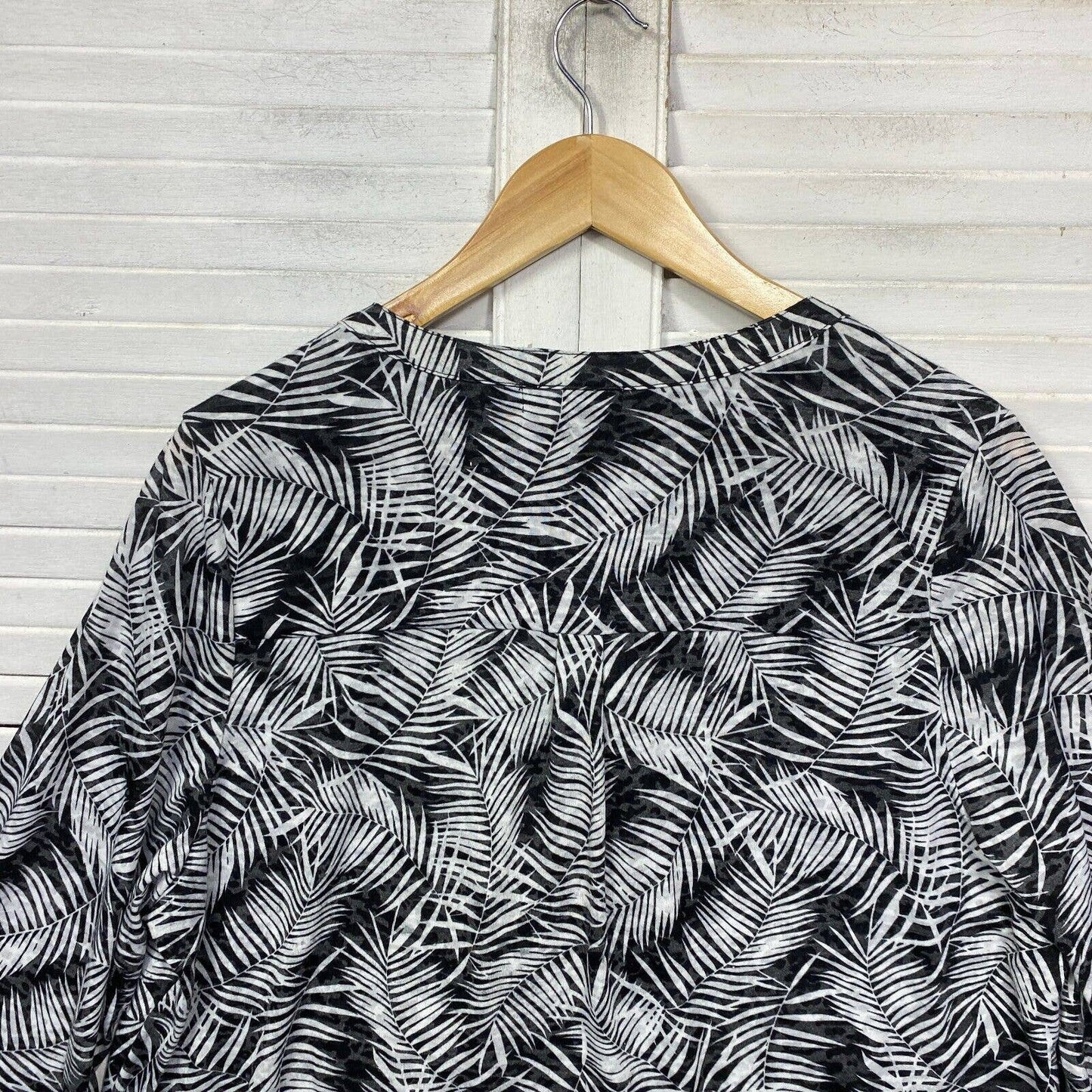 Beme Top Womens Medium 20 Plus Black White Floral Leaf Long Sleeve Viscose Blend