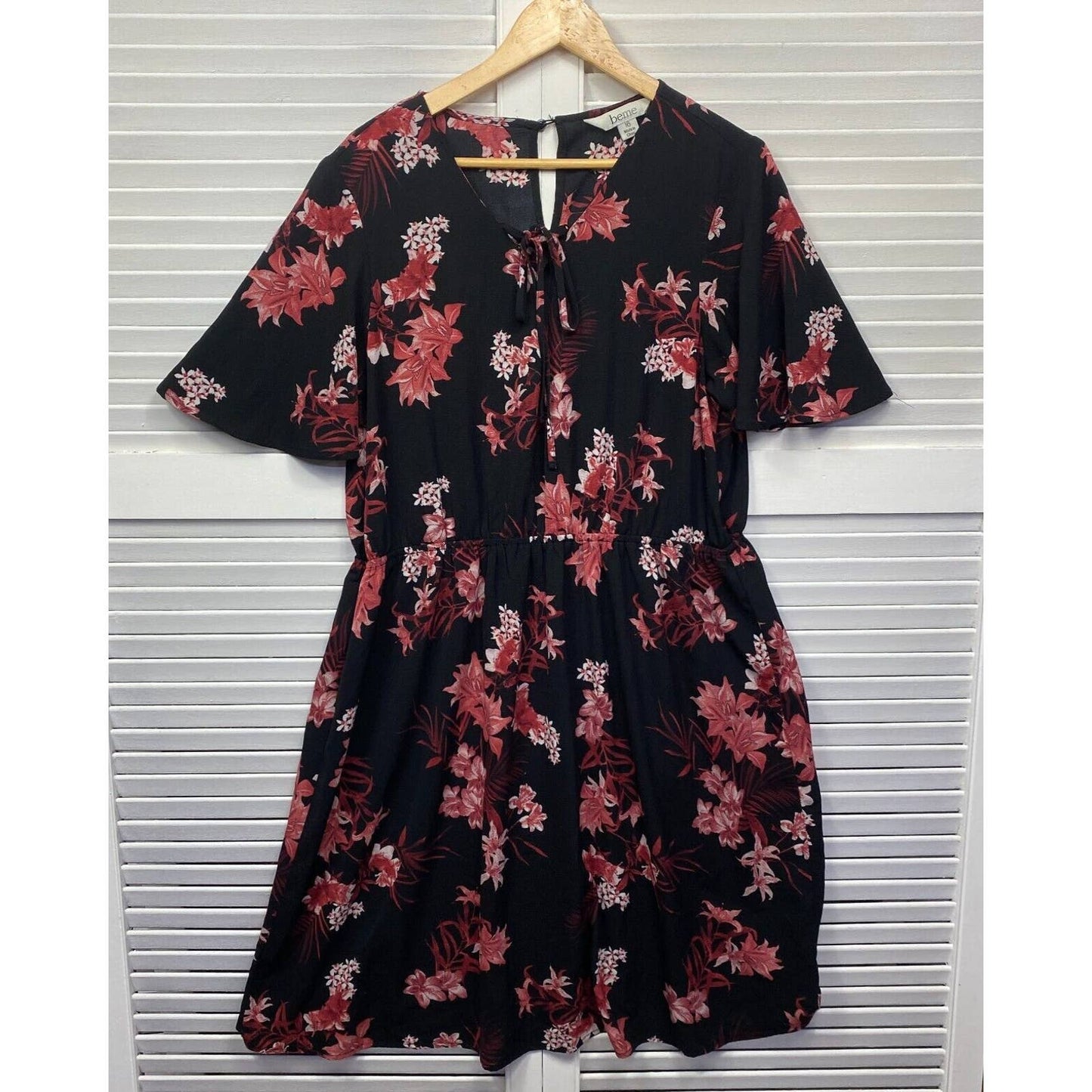 beme Dress Size 18 Plus Size Black Floral A-line Short Sleeve Preloved