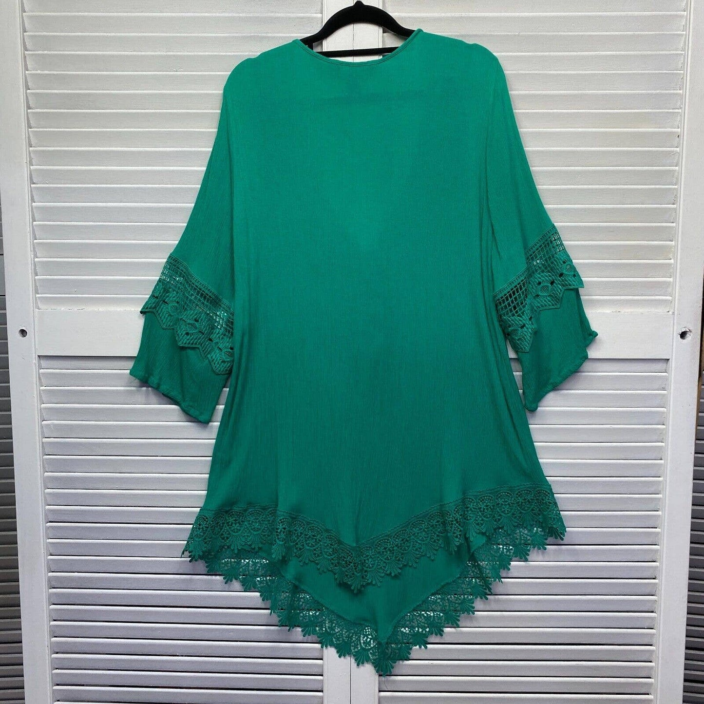 beme Top Size 14 Plus Size Green Long Sleeve Crochet Asymmetric Hem Preloved