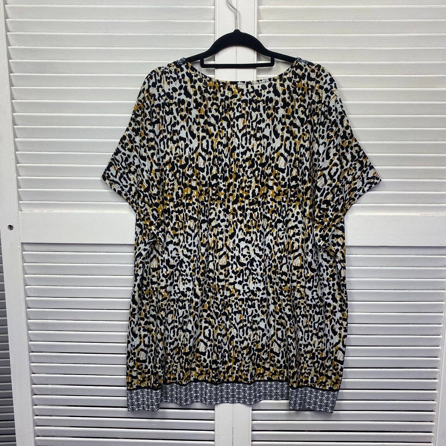 beme Top 18 Medium Plus Size Short Sleeve Animal Print Tunic V Neck New