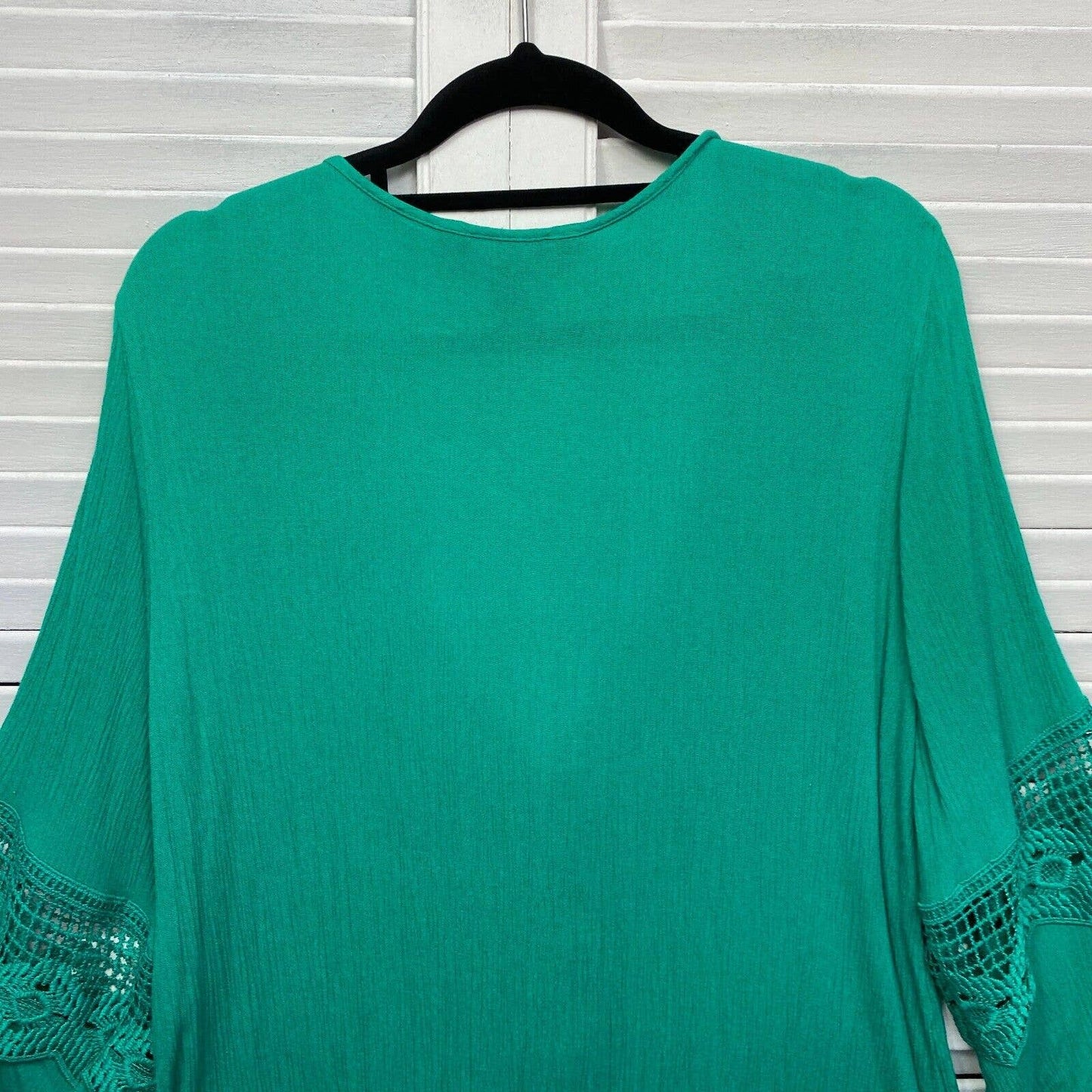 beme Top Size 14 Plus Size Green Long Sleeve Crochet Asymmetric Hem Preloved