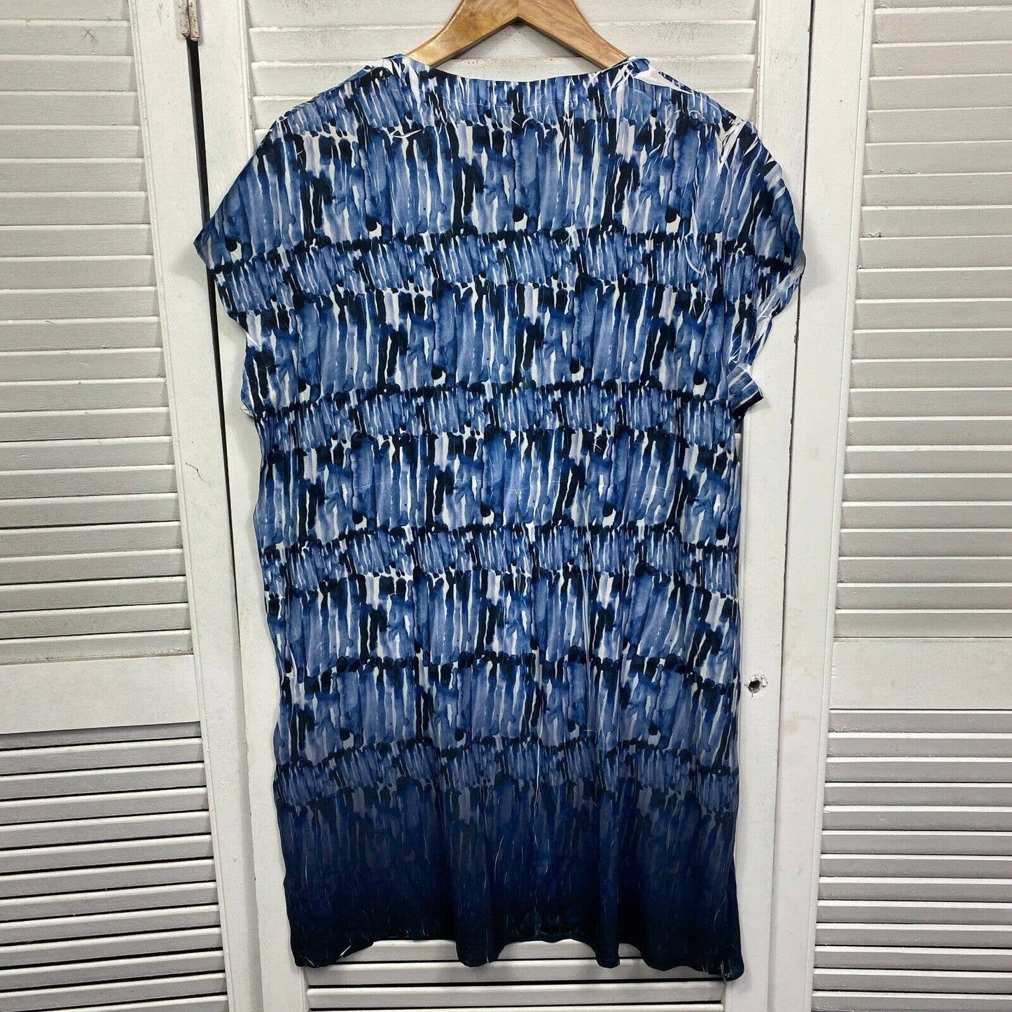 Taking Shape Tunic Top Plus Size 14 Blue Short Sleeve Button Up