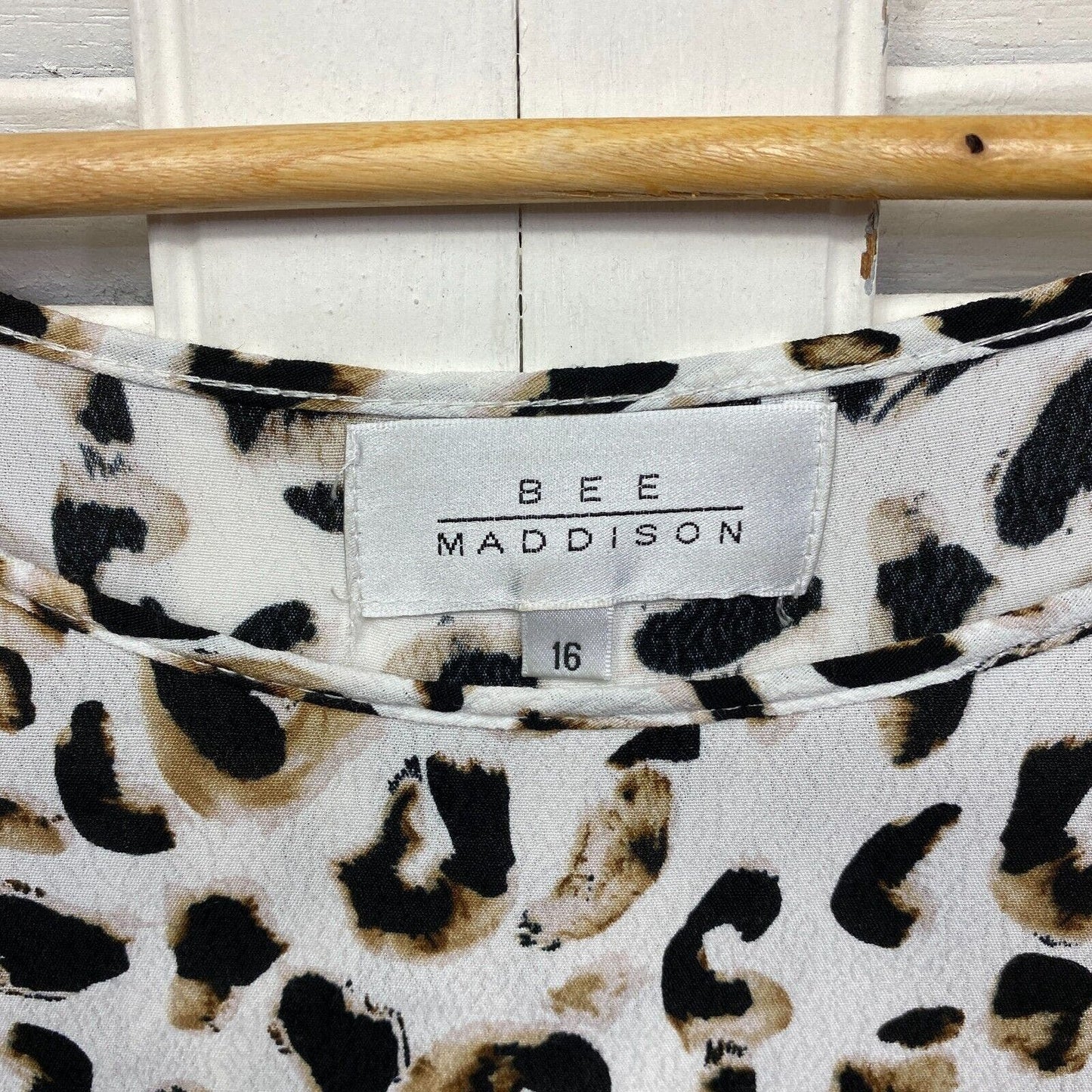 Bee Madison Kaftan Top Size 16 Plus White Short Sleeve Animal Print Viscose Preloved