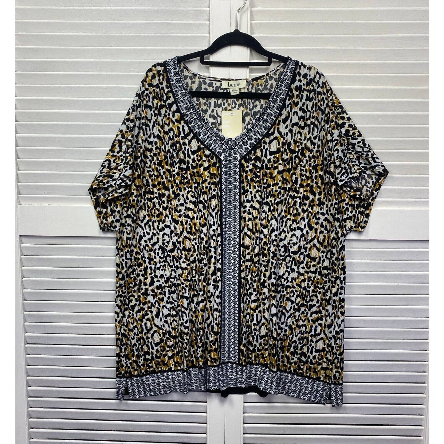 beme Top 18 Medium Plus Size Short Sleeve Animal Print Tunic V Neck New