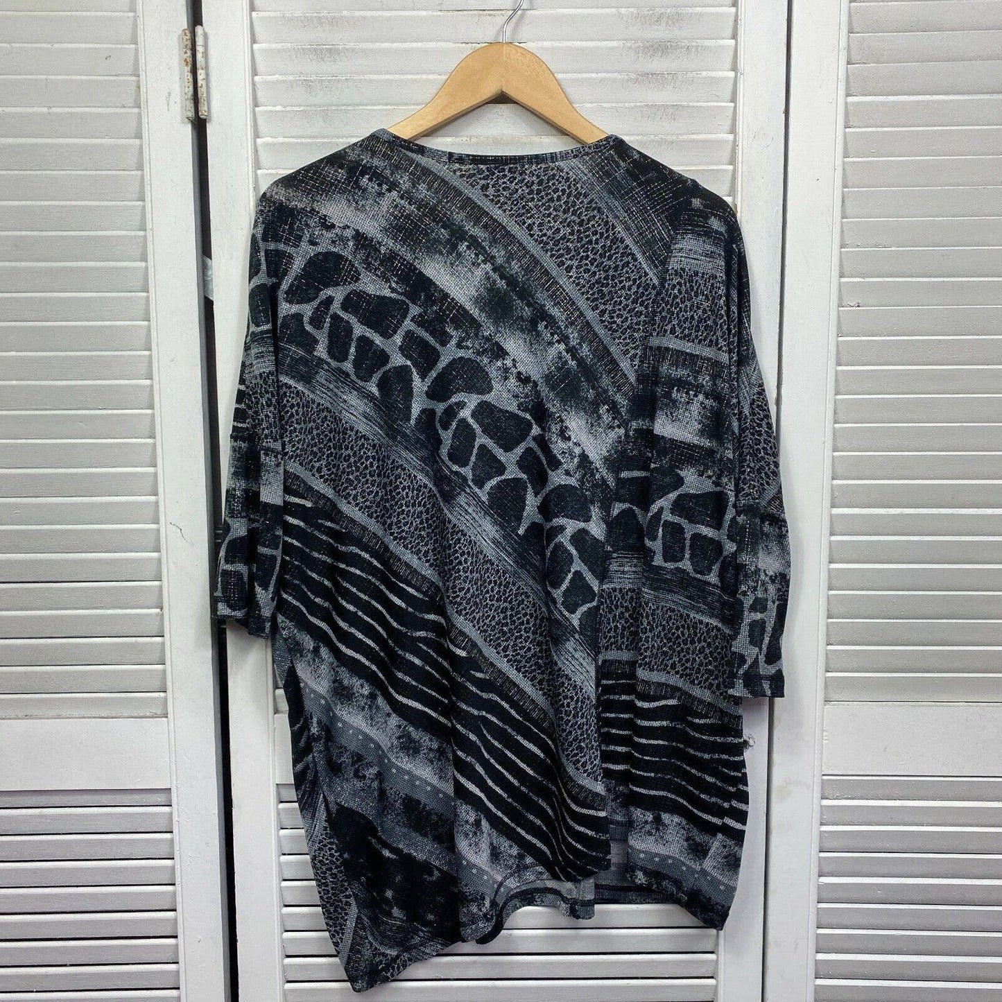 Taking Shape Tunic Top Womens Plus 16 Small Grey Abstract Print Short Sleeve